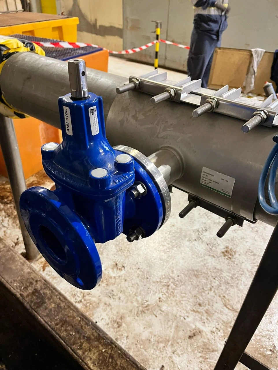 Perçage en charge d'un réseau afin d'installer une vanne puis de créer une nouvelle ligne sans interruption de la production.